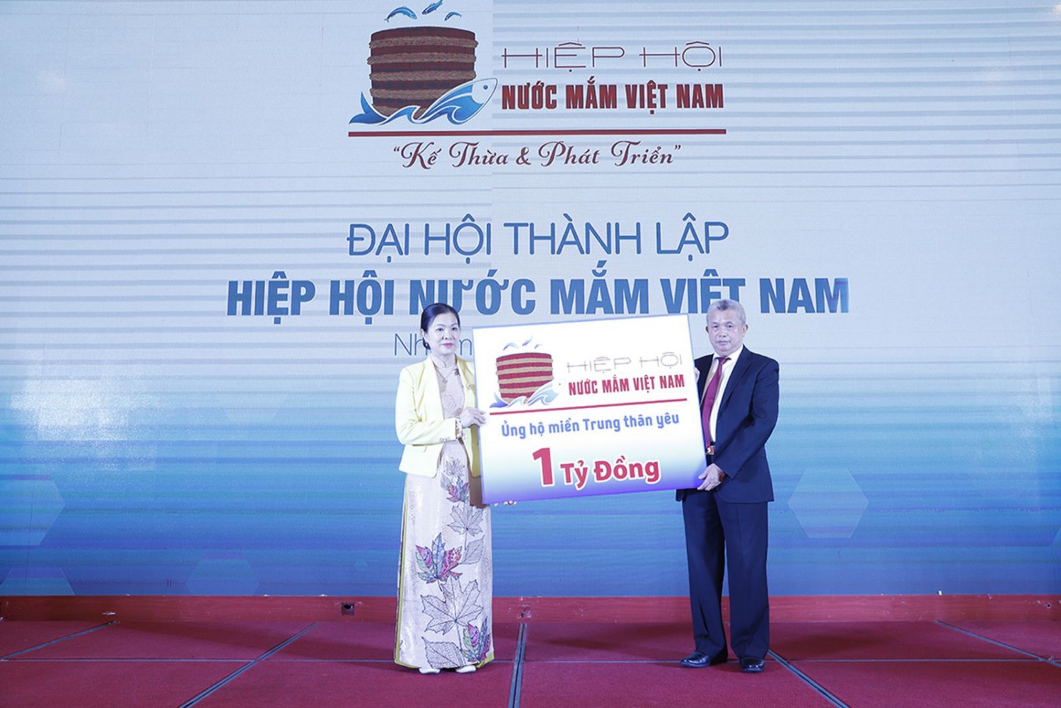 1 hiep hoi nuoc mam viet nam ung ho 1 ty dong giup nhan dan mien trung