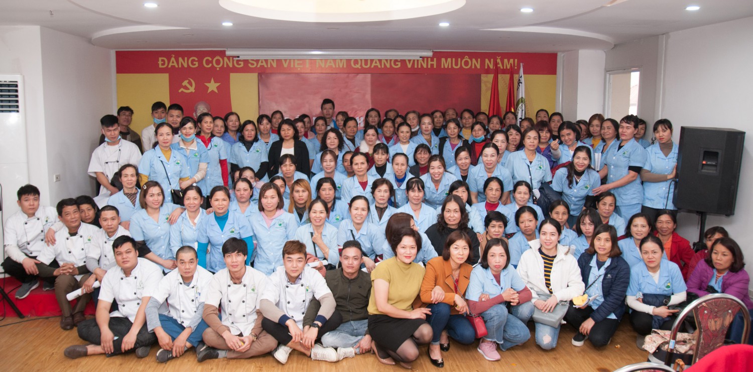 Học viên chụp ảnh lưu niệm kết thúc khóa học