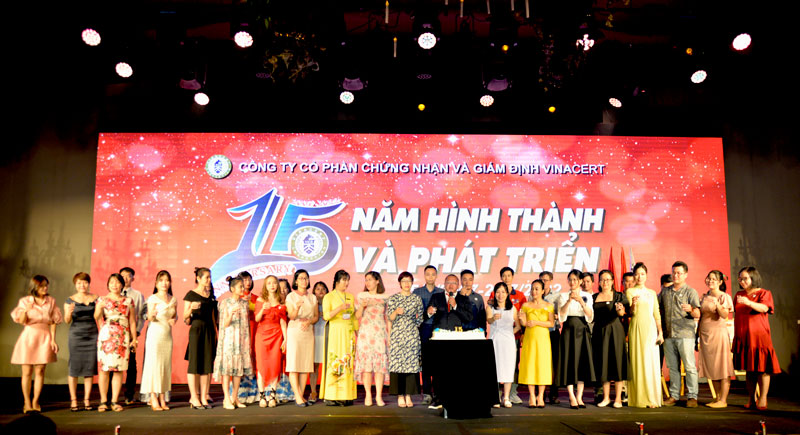 cat banh sinh nhat