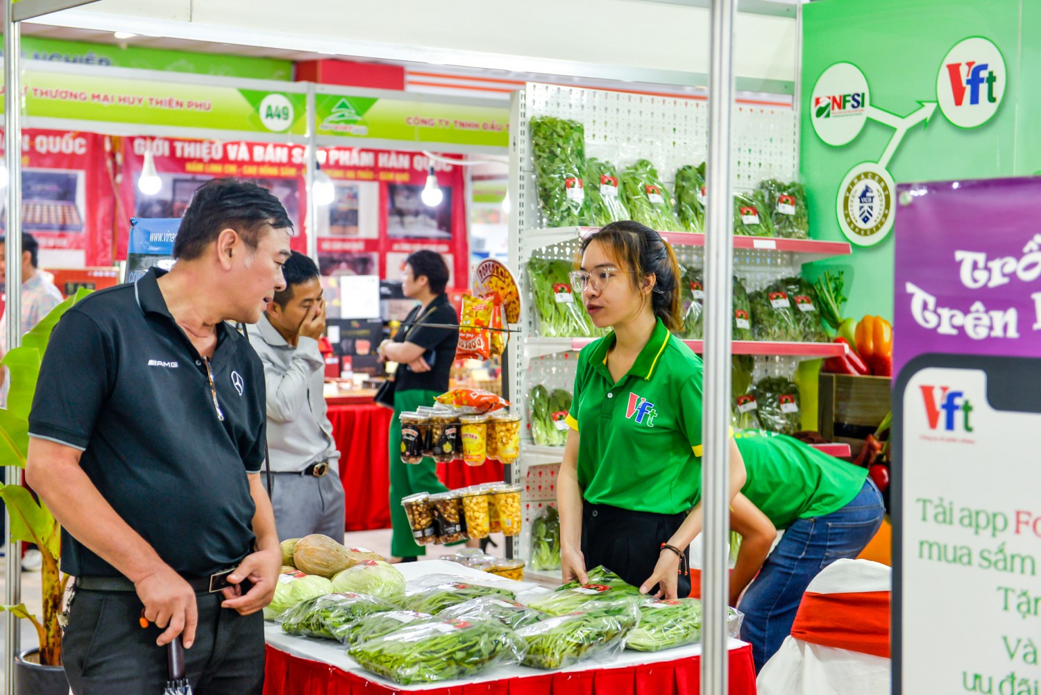 Gian hàng của Vifotec tại hội chợ.