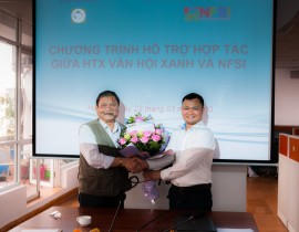 Phó Viện trưởng PGS.TS. Tô Long Thành và ông Nguyễn Khắc Hoàng, Trưởng Ban Kiểm soát HTX Vân Hội Xanh.